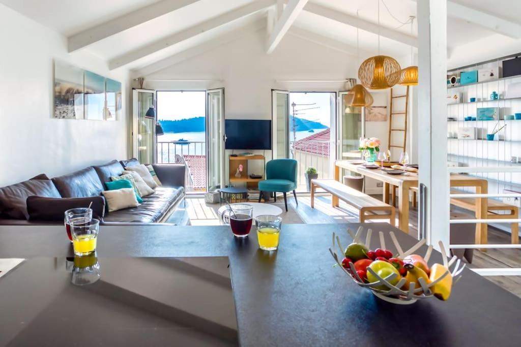#40 Bright Sea View Suite For 6 2Mins Walk Port & Sea Вилафранк-сюр-Мер Екстериор снимка