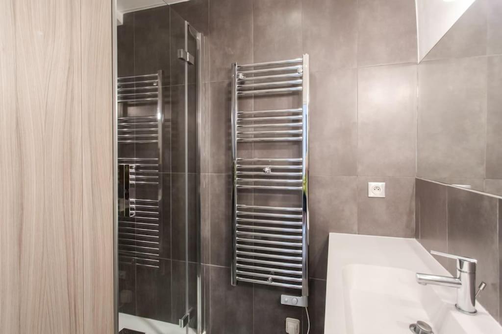 #40 Bright Sea View Suite For 6 2Mins Walk Port & Sea Вилафранк-сюр-Мер Екстериор снимка
